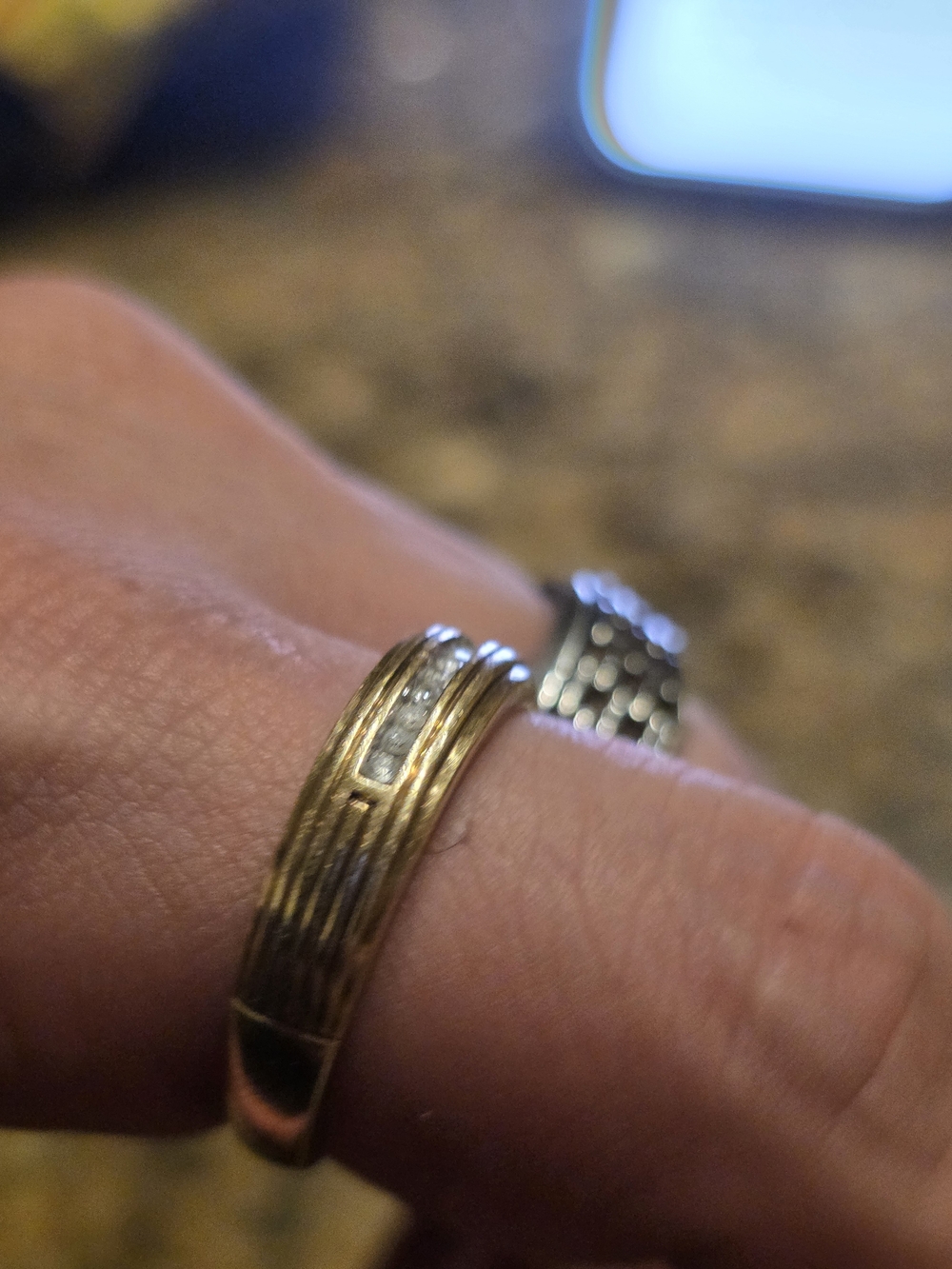 10k Gold Ridged Ring With Diamonds. - Picture 6 of 10